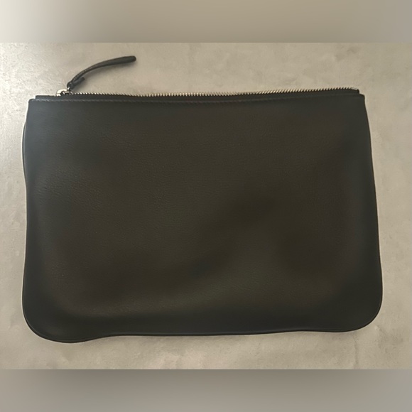 AUTHENTIC BALENCIAGA LEATHER CLUTCH. - Picture 2 of 6